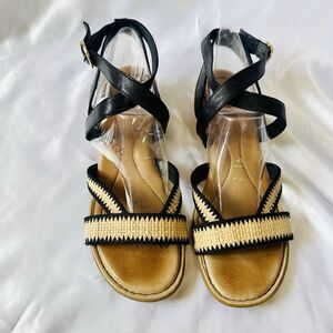 Born Low Wedge Heel Leather Strappy Sandals Black Comfort Shoes Women's SZ 10